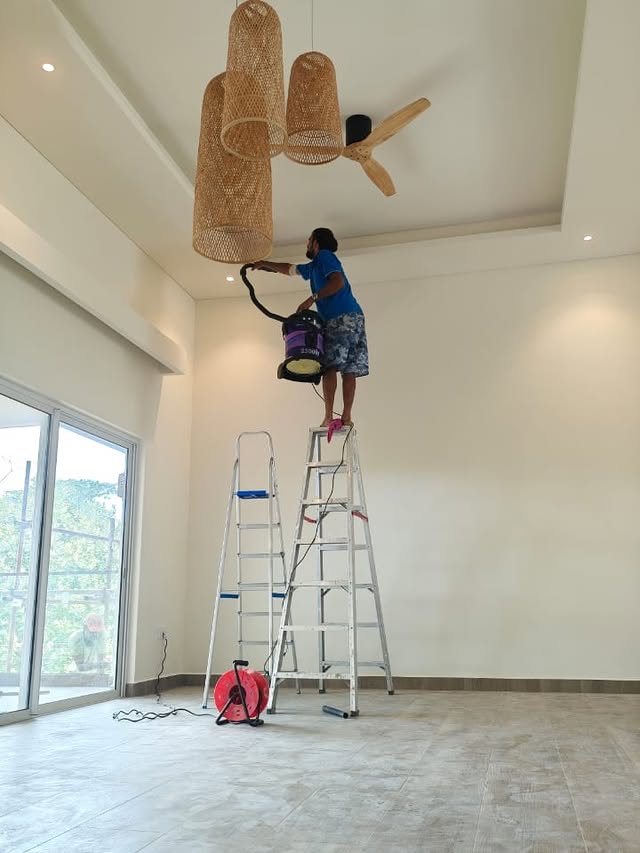 High-ceiling cleaning